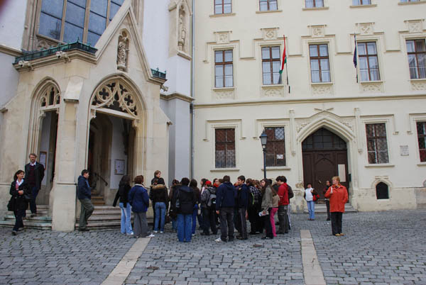 Mit Stadtführer auf dem Ursuliner Platz