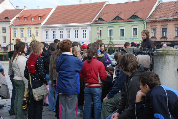 Tourists at Virgin Mary’s Column