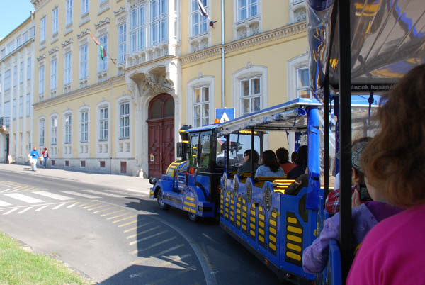 Bummelzug auf dem Széchenyi Platz